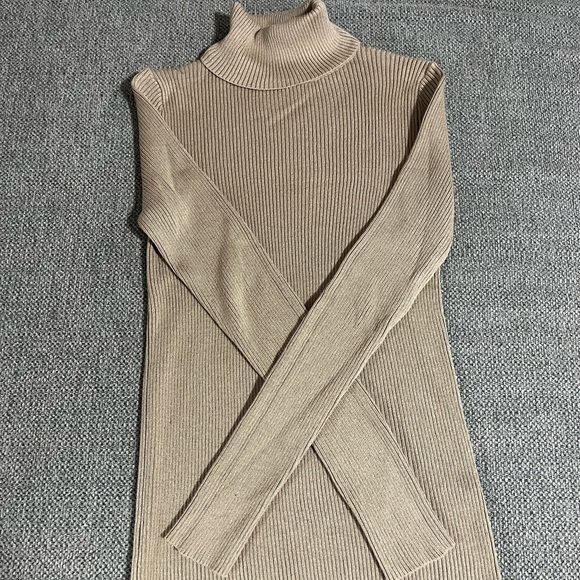 Ambiance Apparel turtle neck sweater. - Picture 2 of 3